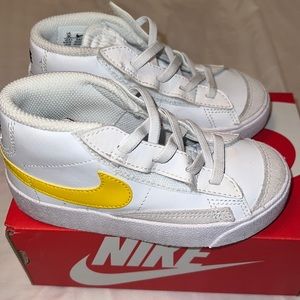 Size 9 Nike blazer, mid 77
